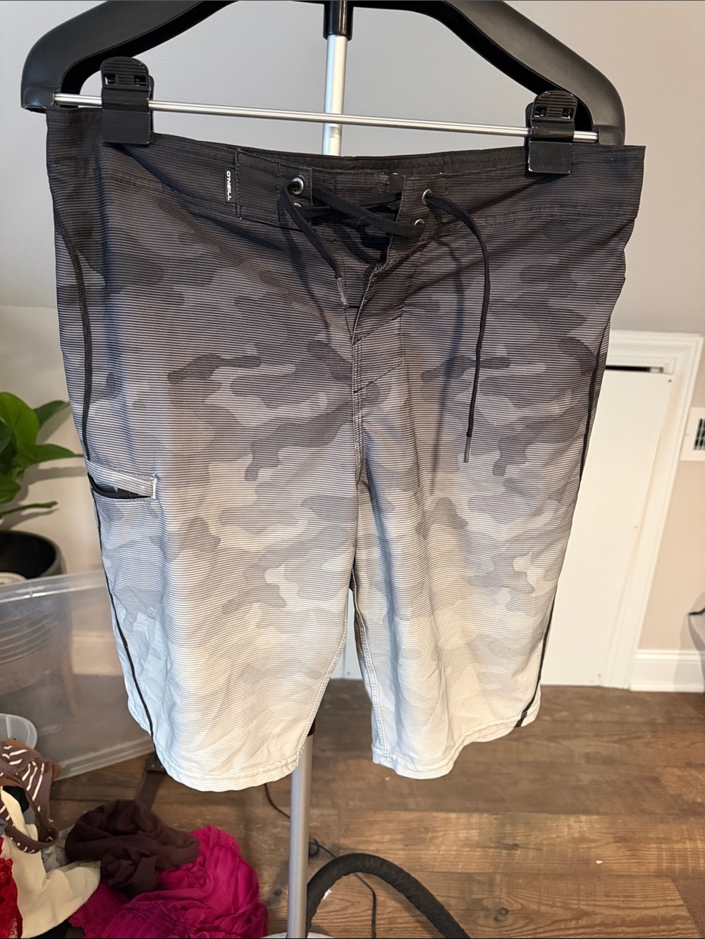 O'Neill Men's Gray Ombre Camo Cargo Board Shorts